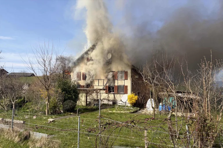 Benken SG – Einfamilienhaus nach Brand zerstört