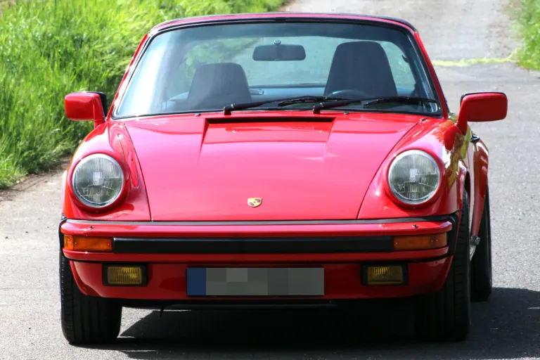 Essen - Polizei sucht nach gestohlenem Porsche 911 Oldtimer 