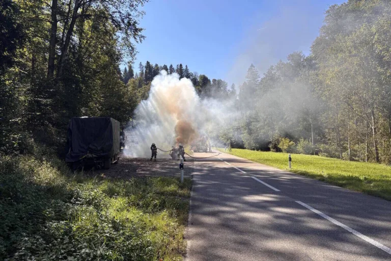 Mogelsberg SG – Motorrad gerät beim Startversuch in Brand