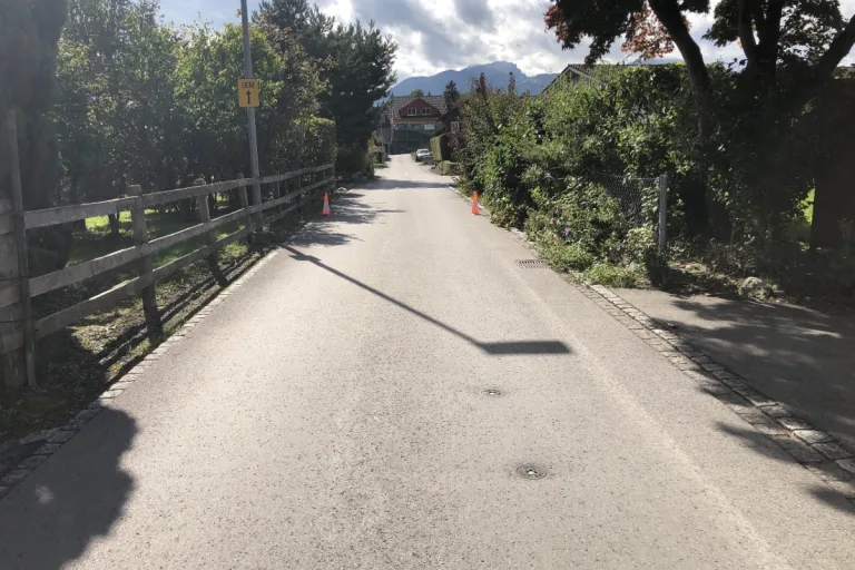 Altstätten SG - Auto streift mehrere Personen und haut ab!