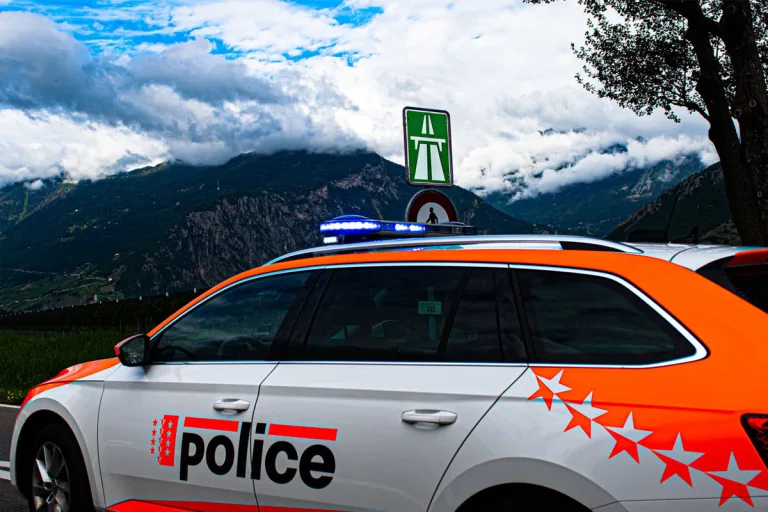 A9 Saillon VS – 78-jährige Autolenkerin stirbt nach Selbstunfall