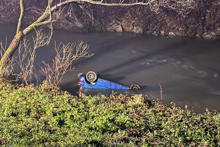 Unfall in Kitzeck im Sausal ST – Auto stürzt in Fluss