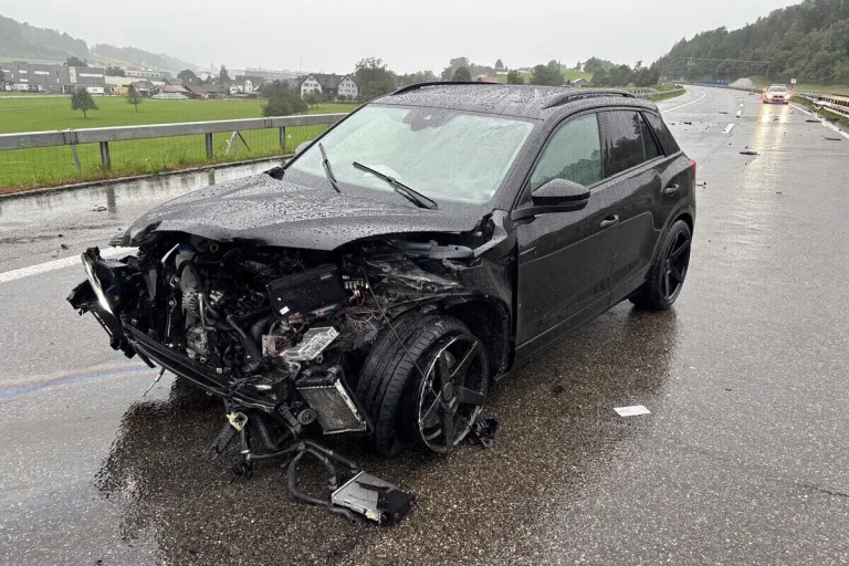Gossau SG - Im starken Regen verunfallt