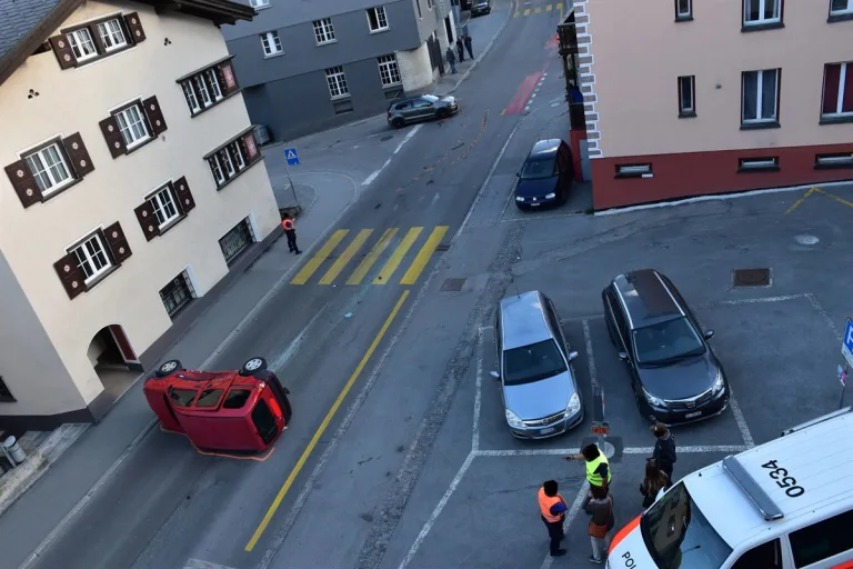 Davos Platz GR – Durch Kollision überschlug sich ein Fahrzeug