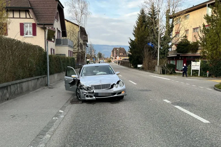 Unfall in Derendingen SO – Autofahrer prallt betrunken in Betonmauer