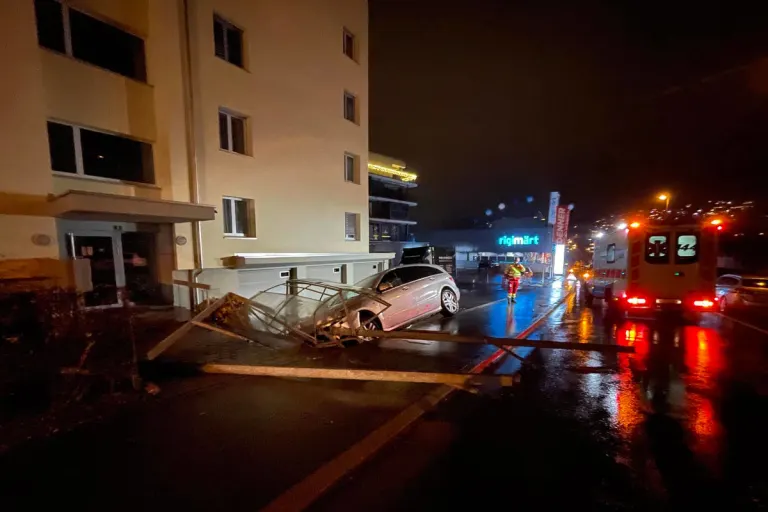 Küssnacht SZ – Feuerwehreinsatz nach Selbstkollision