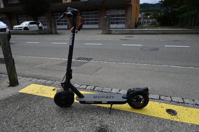 Bazenheid SG - Selbstunfall mit E-Scooter 