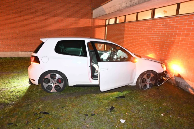 Heerbrugg SG - Flucht vor Polizeikontrolle endet in Hauswand