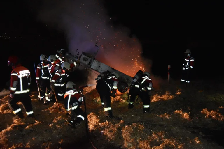 Trogen AR - Strohballen fangen während der Fahrt Feuer