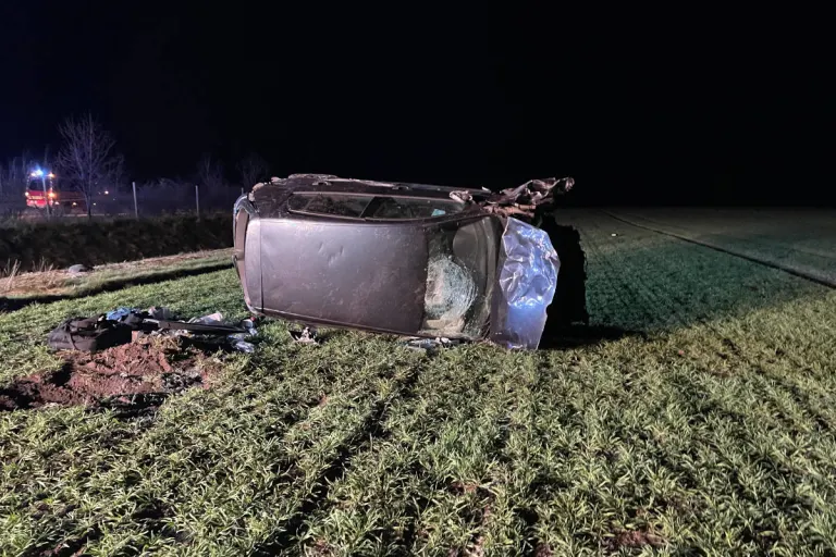 A1 Sittensen – Schwerer Verkehrsunfall auf Hansalinie - Pkw überschlägt sich