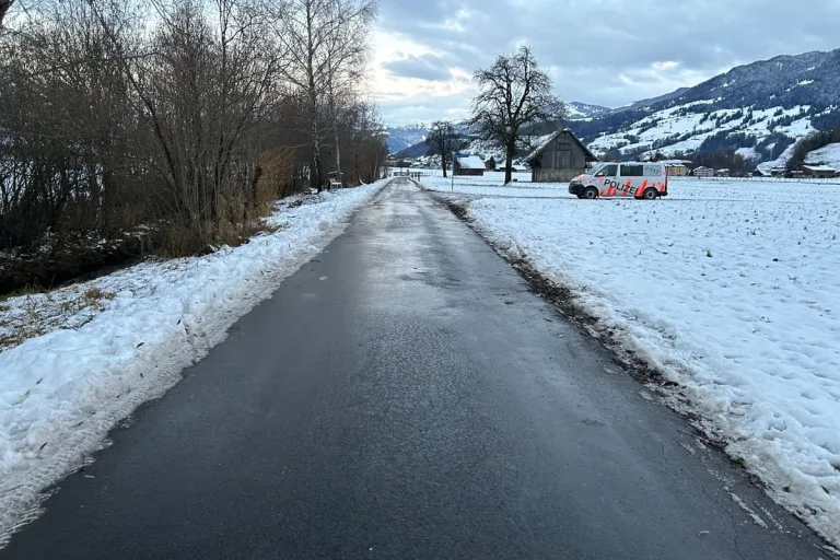 Kerns OW - Velofahrerin stürzt aufgrund winterlicher Strassenverhältnisse