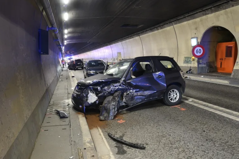 Bonaduz GR - Heftige Kollision im Tunnel Isla Bella