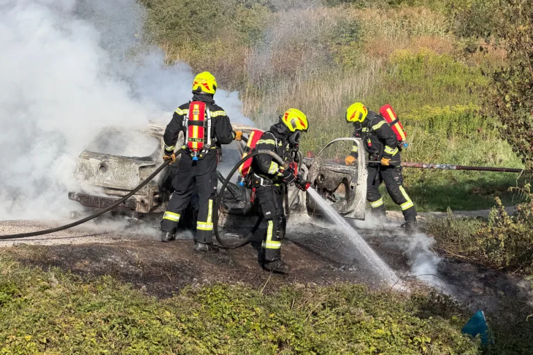 Tulln – Fahrzeugbrand endet mit einigen Anzeigen für 44-Jährigen