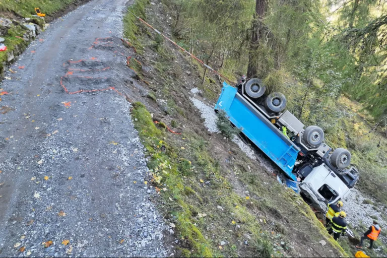 Chur GR – Chauffeur bei Unfall mit Lastwagen verletzt