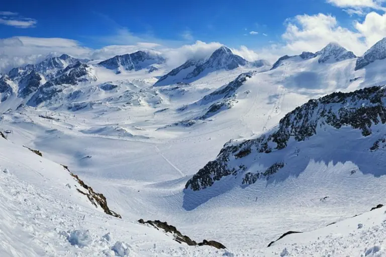 Neustift T – Acht Wintersportler bei Lawinenabgang am Stubaier Gletscher erfasst