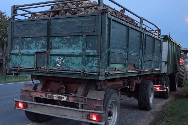 Hamminkeln NW – Unsicheres Traktor-Gespann gestoppt