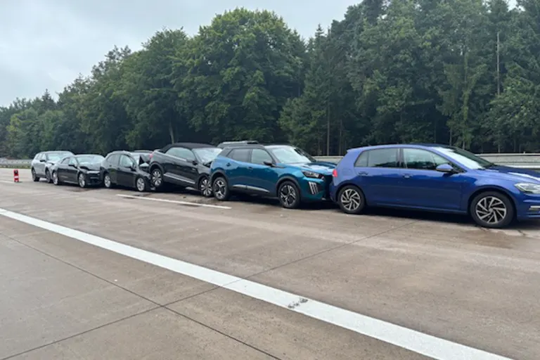 A7 Bad Fallingbostel NI – Sechs Fahrzeuge bei Auffahrunfall beteiligt