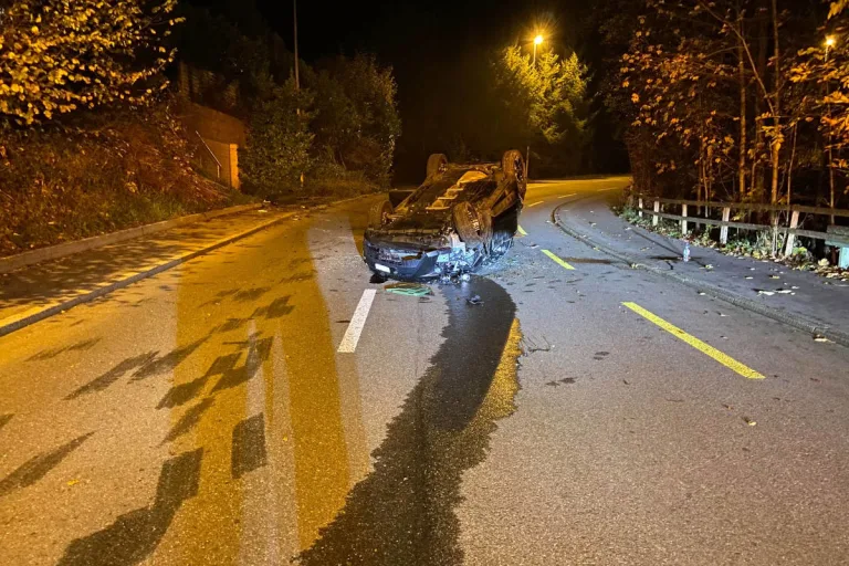 Stadt Zug – Schutzengel für vier junge Männer bei heftigem Unfall
