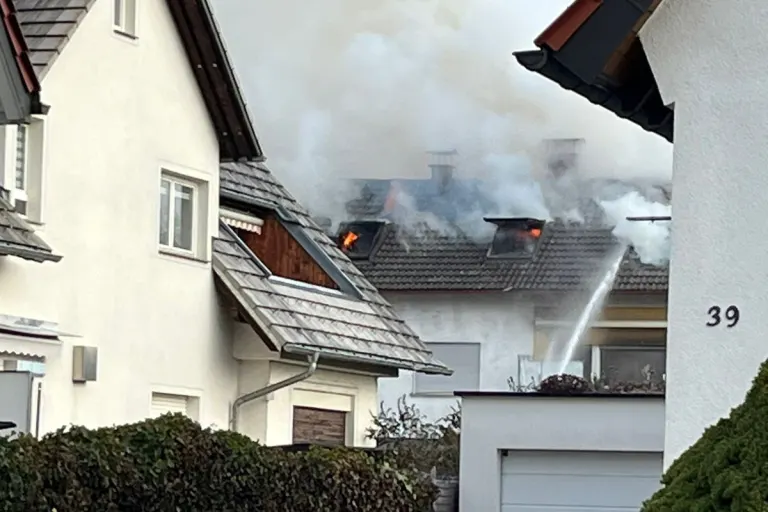 Villingen-Schwenningen - Gebäudebrand mit Menschen- und Tierrettung