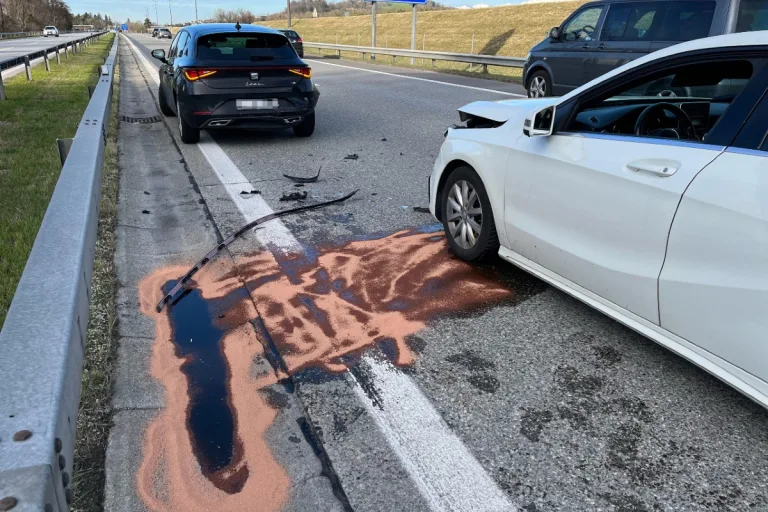  Kanton St.Gallen -  Mehrere Unfälle im Feierabendverkehr