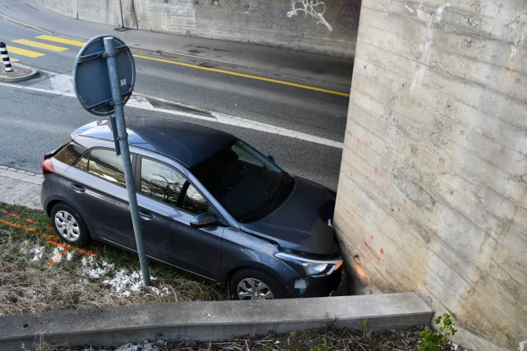 Chur GR – Totalschaden nach Kollision mit einer Mauer