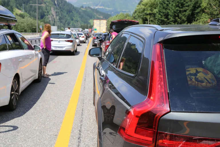 Gotthard UR – Sommerferien-Stau erreichte 20 Kilometer