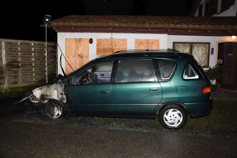 Brandstiftung in Windisch AG? - Auto fing Feuer