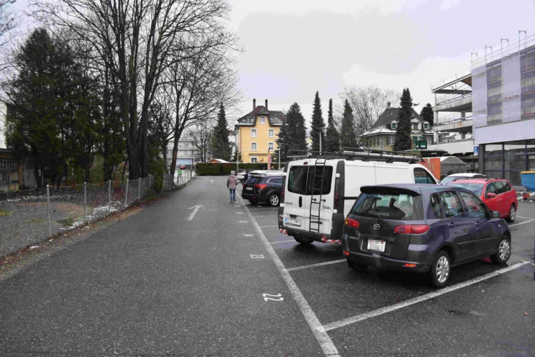 Grenchen SO – Parkiertes Auto stark beschädigt