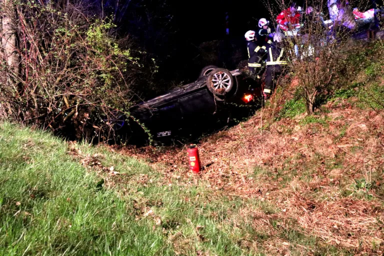 Unfall mit Überschlag in Oepping – 27-Jähriger im Spital