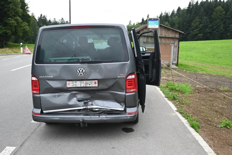 Ricken SG - Auffahrkollision zwischen zwei Autos - ein Lenker fahrunfähig