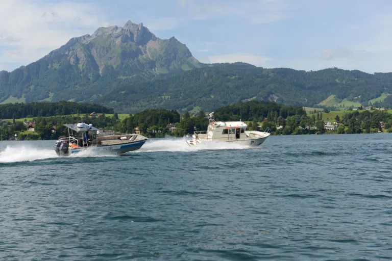 Unfall am Vierwaldstättersee LU – Kleinflugzeug versinkt