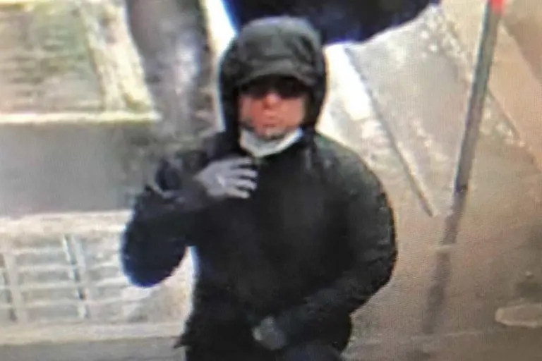 Fahndung in Wien - Zwei Männer überfielen Juwelier