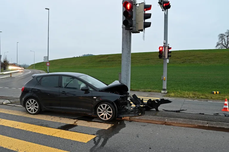Mehrere Verkehrsunfälle im Kanton Luzern - Lenker teilweise alkoholisiert 