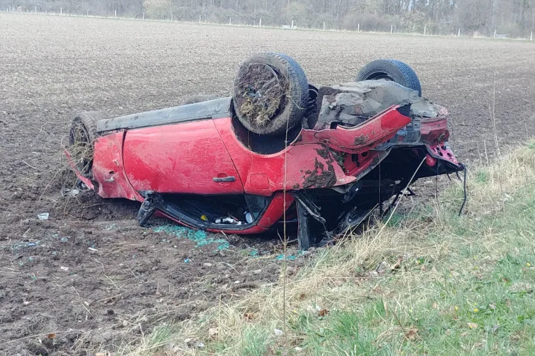 Harsefeld – Auto landet auf dem Dach