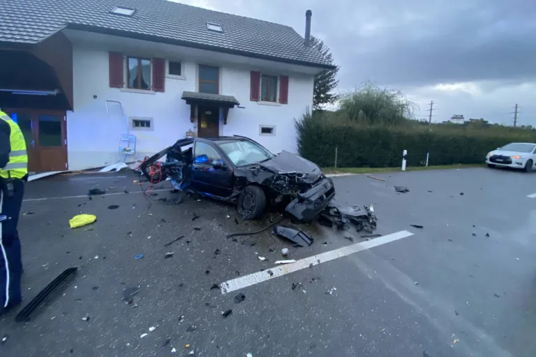 Veltheim AG – Lenker nach Unfall schwer verletzt