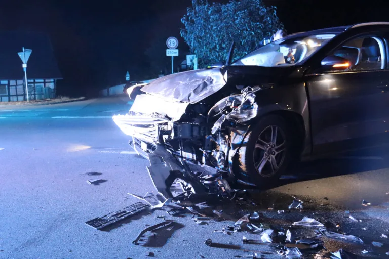 Kirchlengern – 57-Jährige bei Verkehrsunfall verletzt – Unfallbeteiligter flüchtet