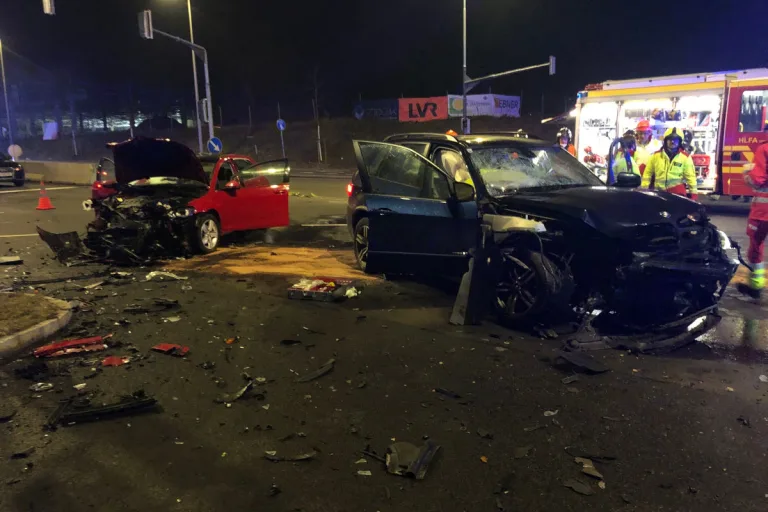 Schwerer Unfall in Graz ST – Baby und drei Erwachsene verletzt