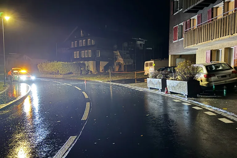 Lungern OW - Zwei Jugendliche nach Unfall erheblich verletzt