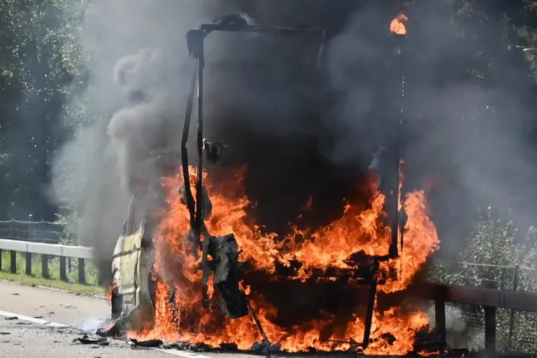 Rorschacherberg SG / A1 - Auto brennt auf Autobahn 