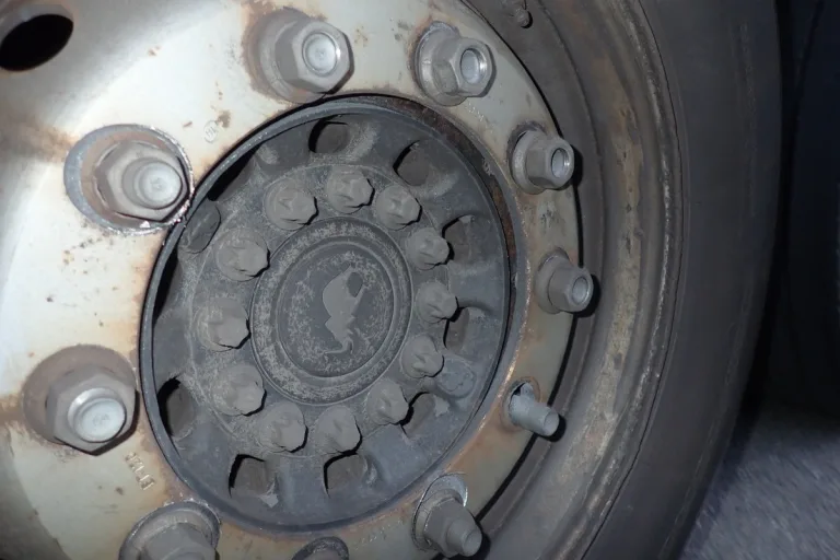 Göschenen UR – Sattelmotorfahrzeug wegen Mängel gestoppt