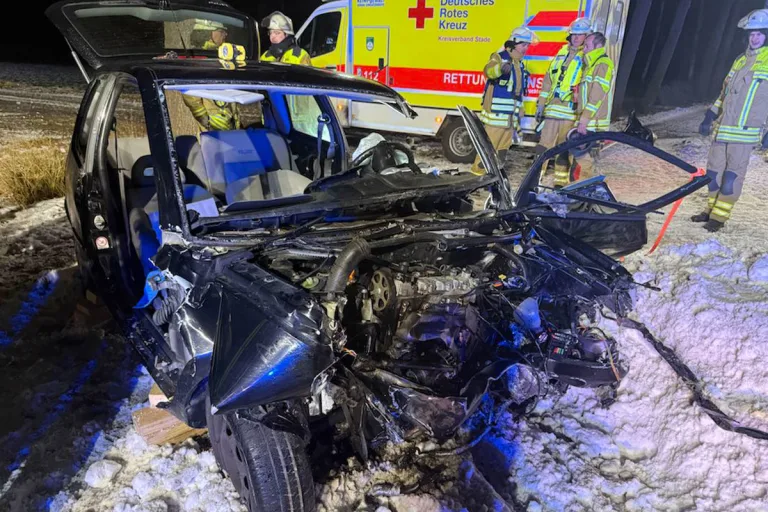 Stade – Sechs Verletzte bei Unfall im Schnee