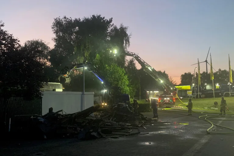 Gladbeck NW – Brand von Dachstuhl erfordert Großeinsatz der Feuerwehr