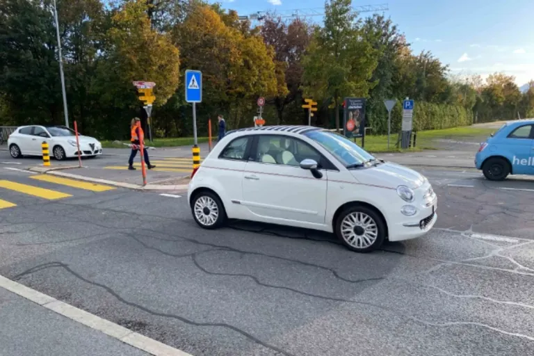 Baar ZG - 7-jähriges Mädchen von einem Auto erfasst und erheblich verletzt