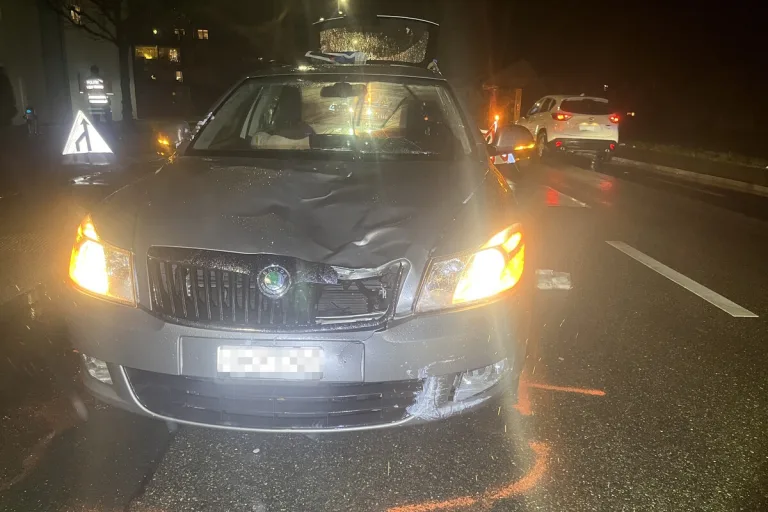 Rapperswil-Jona SG - Fussgängerin von Auto erfasst - von der Rega ins Spital geflogen 