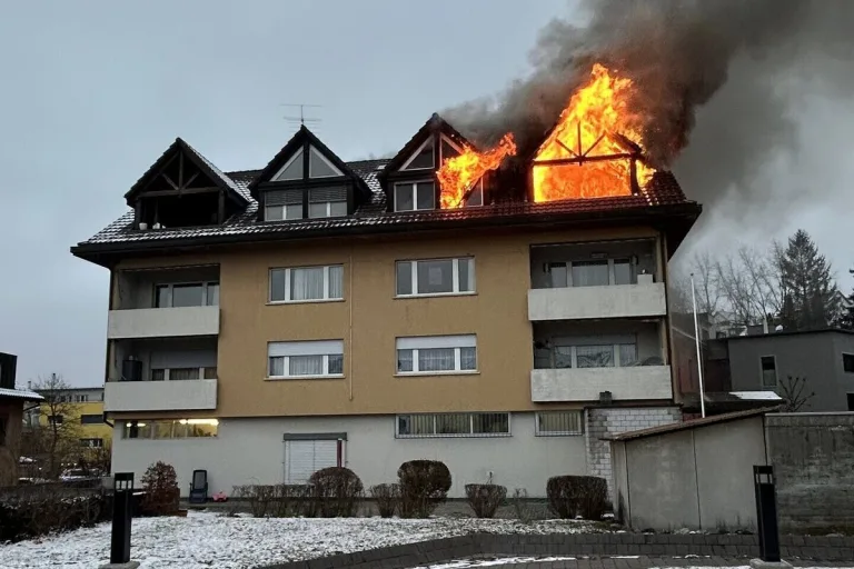 Niederrohrdorf AG - Gebäude nach Brand unbewohnbar