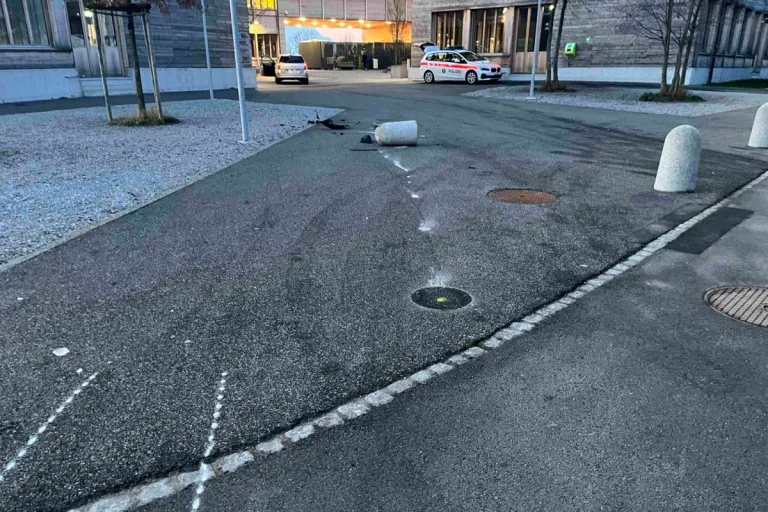 Altstätten SG - Selbstunfall mit Auto – fahrunfähig und ohne Führerausweis