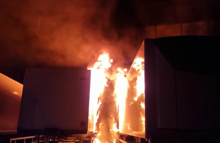 Gossau SG – Brand eines Kühlanhängers