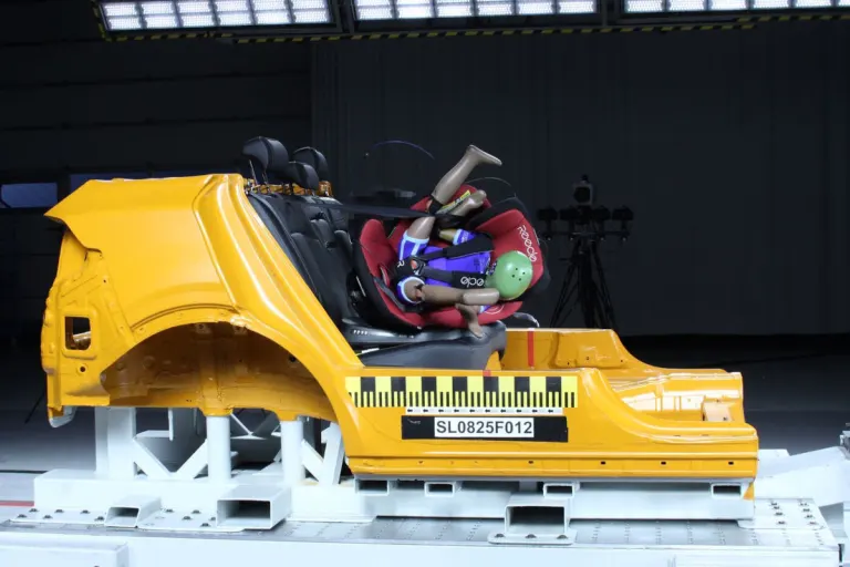 Gefährliche Mängel – Zwei Kindersitz-Modelle im Crash-Test durchgefallen