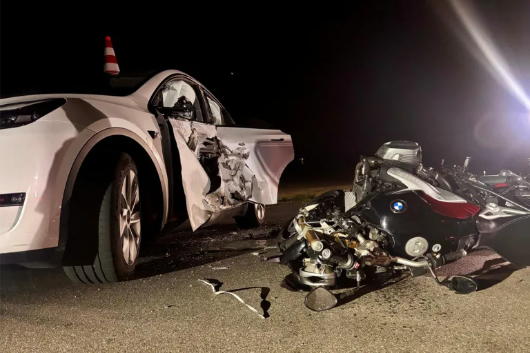 Bubikon ZH – Töfffahrer stirbt nach Kollision mit Auto