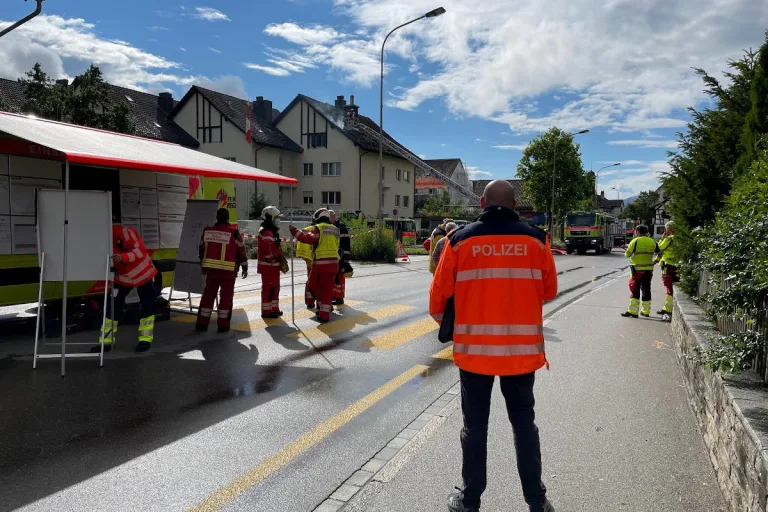 Watt ZH – Hoher Sachschaden nach Brand in Dachstockwohnung